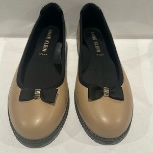 Anne Klein iFlex Taupe and Black  Flats with goldtone and black bow.